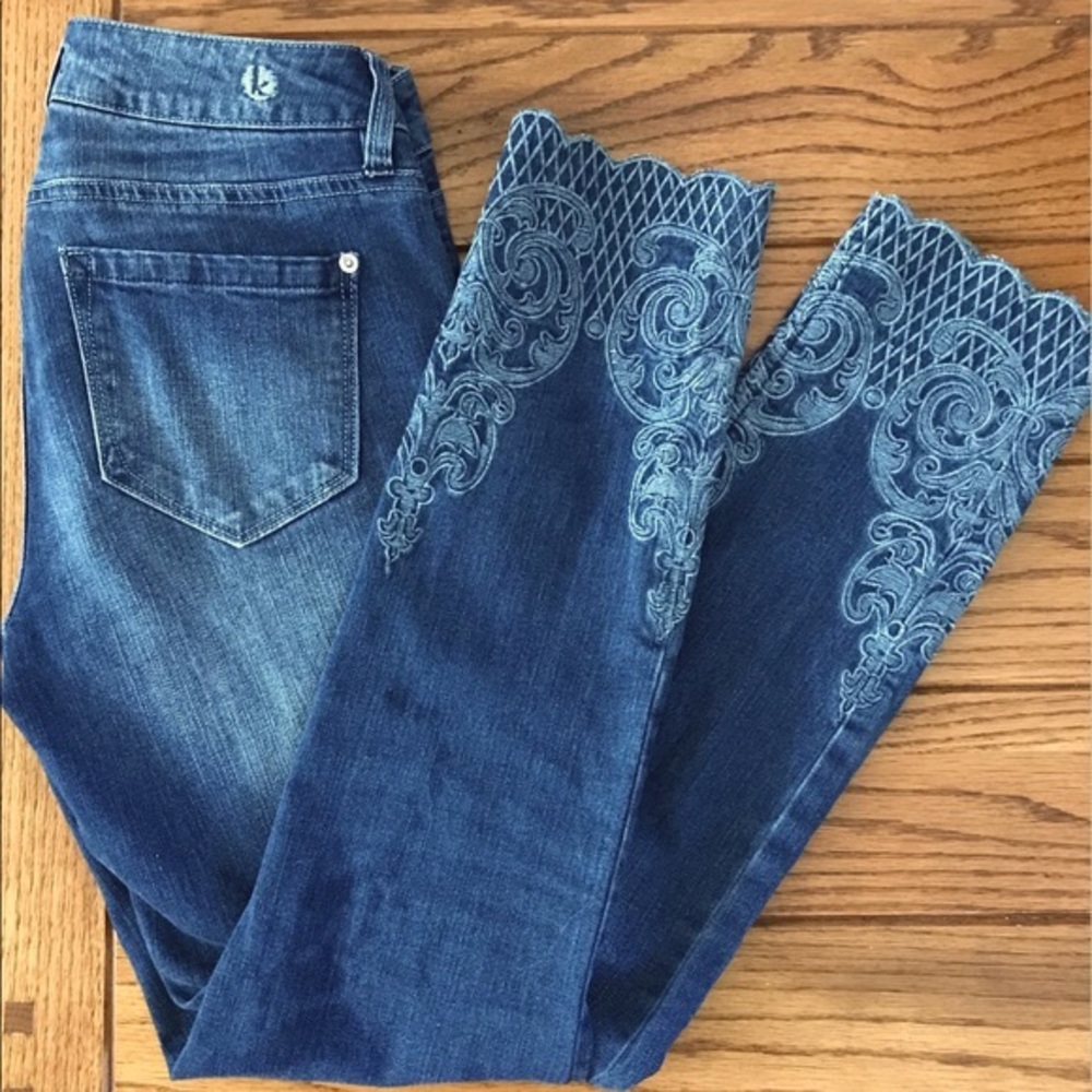 25 Kensie Ankle Biter jeans Embroidered and scalloped hem 120246
